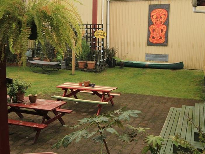Bazil'S Backpackers Bbh Hostel & Surf School Westport Exterior foto