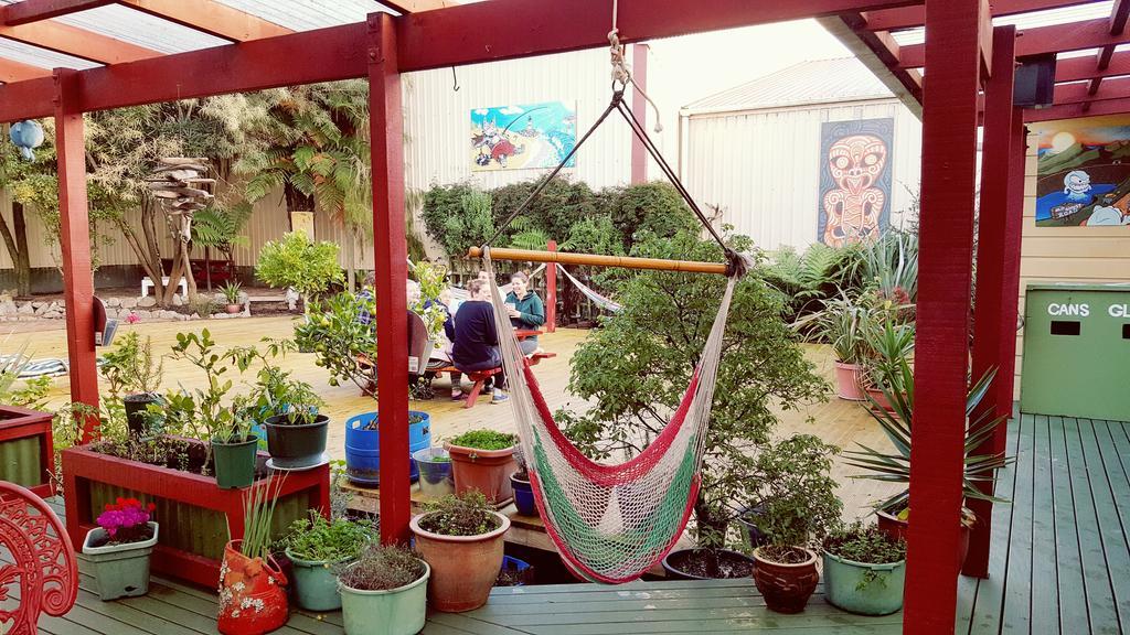 Bazil'S Backpackers Bbh Hostel & Surf School Westport Exterior foto