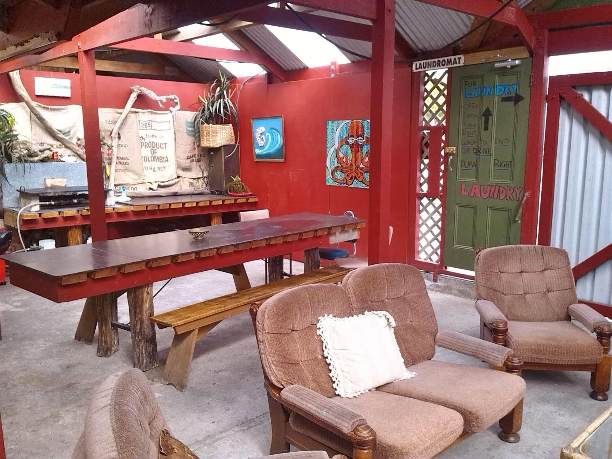 Bazil'S Backpackers Bbh Hostel & Surf School Westport Exterior foto