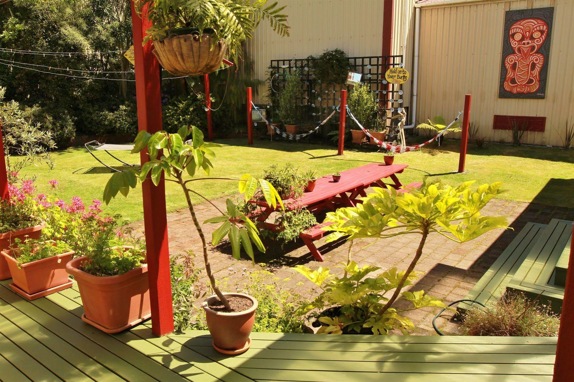 Bazil'S Backpackers Bbh Hostel & Surf School Westport Exterior foto