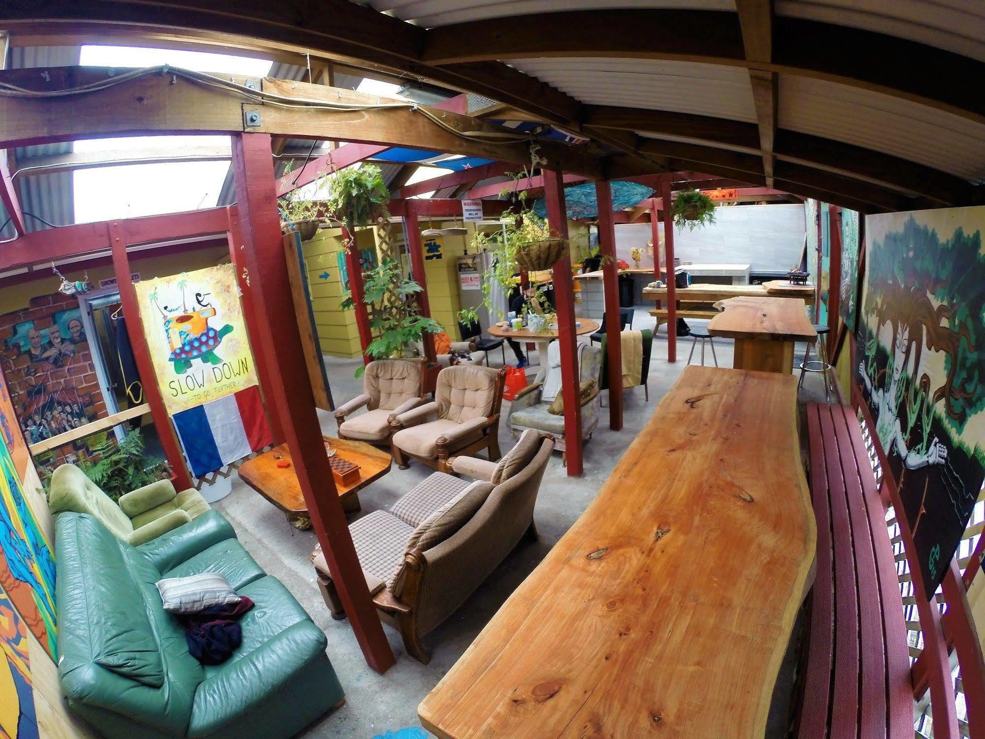Bazil'S Backpackers Bbh Hostel & Surf School Westport Exterior foto